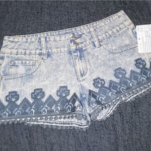 Blue Savvy Embroidered Boho Jean Shorts Size 7